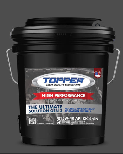Vista posterior de la cubeta de aceite Topper 15W-40 de 5 galones