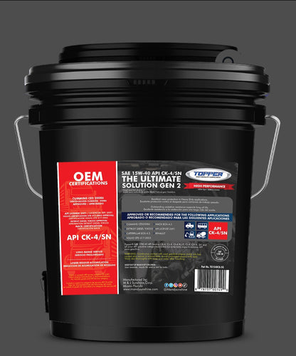 Vista frontal de la cubeta de aceite Topper 15W-40 de 5 galones