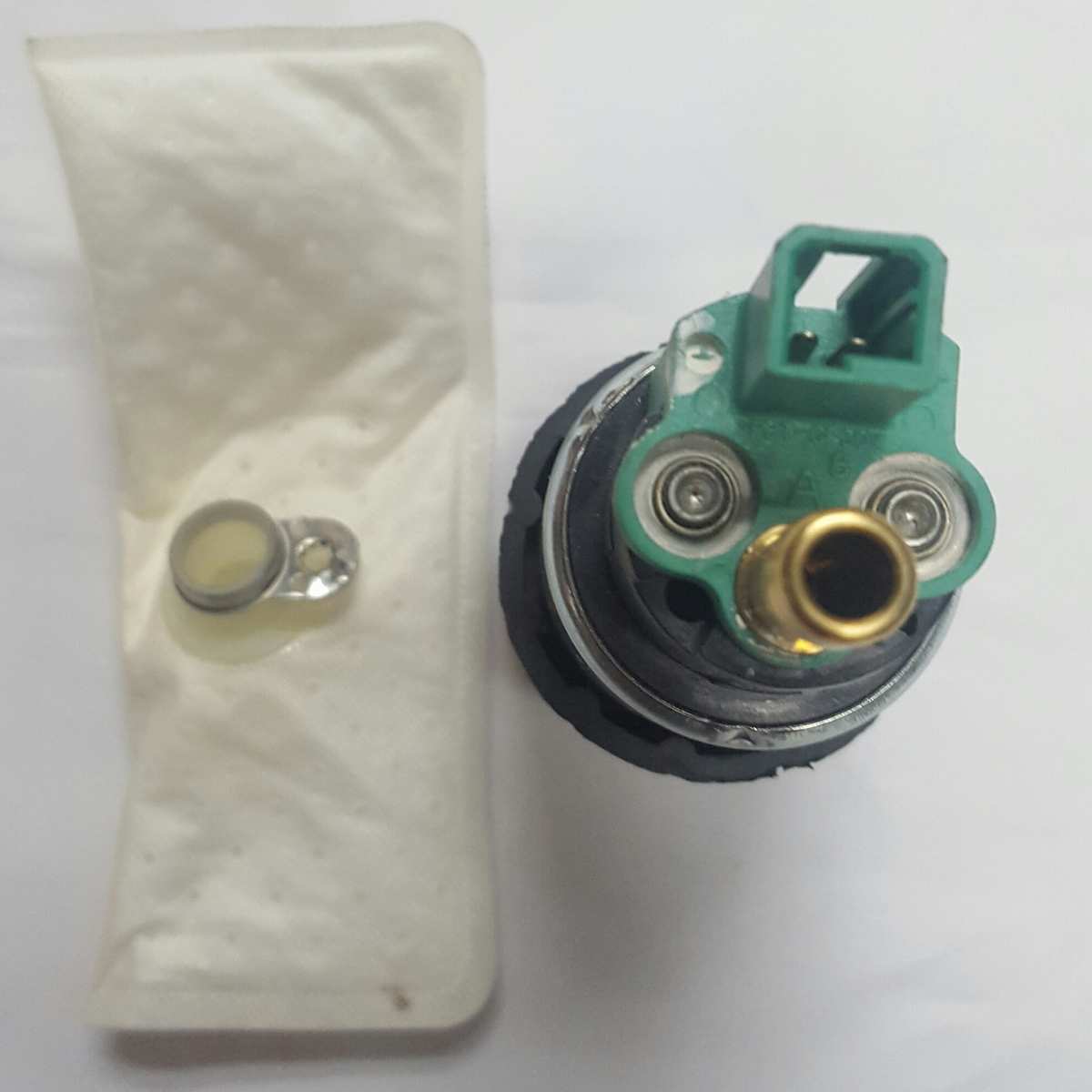 DELPHI 6C24-9350-AA, (4002) CONECTOR VERDE, TUBO LARGO CON TOPE REPUESTO DE BOMBA DE GASOLINA; APLICACION: NISSAN SENTRA 1.6L,1.8L, FRONTIER D21 2.4L, ALTIMA 2.4L, FORD RANGER 2.5L,3.OL , F150 4.2L, 250, EXPLORER 4.0L, EXPLORER 5.0L, MAZDA 626 2.0L / 12V